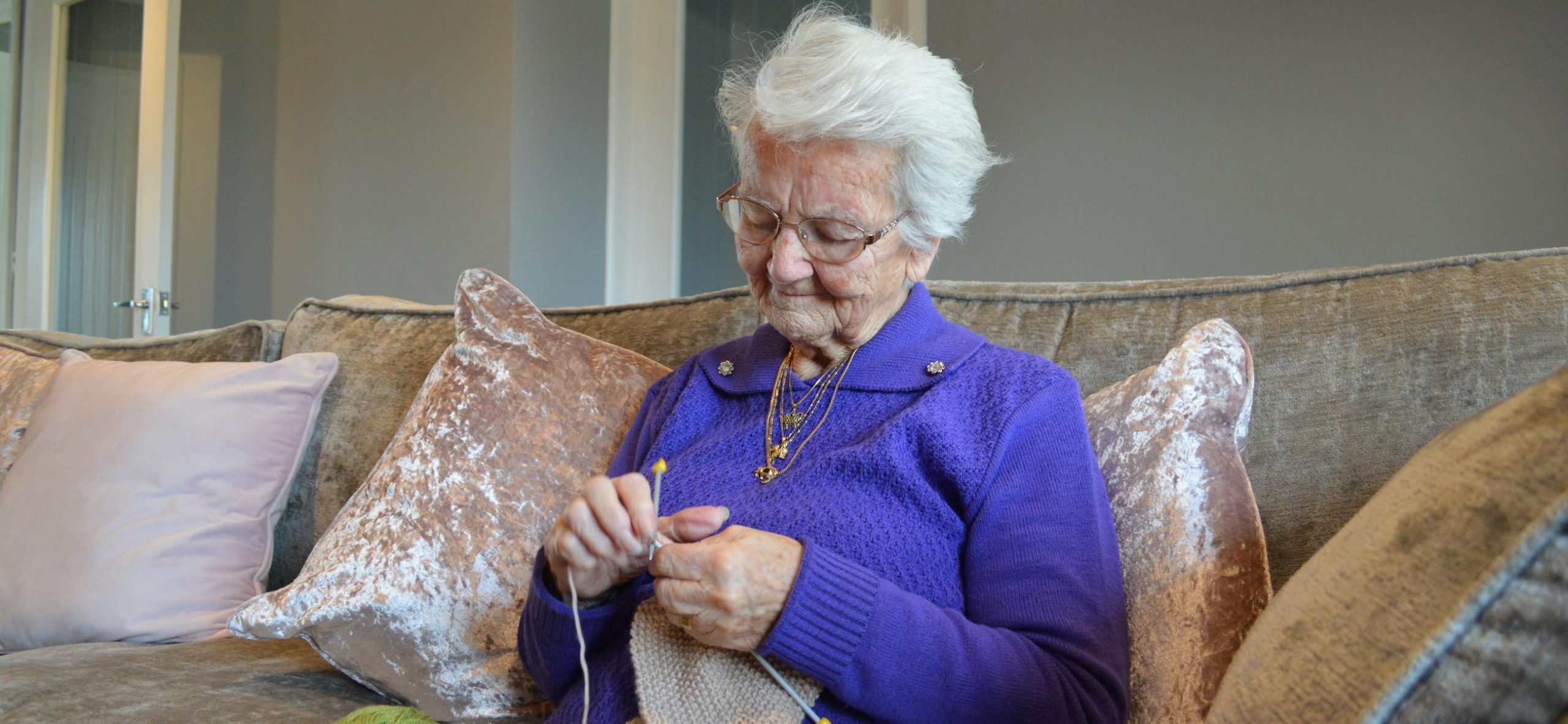 margaret-knitting_002
